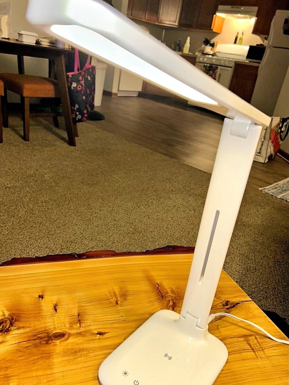 ILIVE IAQL300W LED Desk Lamp with Wireless Charging